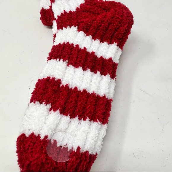 New EARTH THERAPUTICS Women’s Red White Stripe Cabin Socks Slippers Shea Butter - Picture 2 of 6
